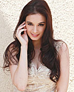 Evelyn Sharma